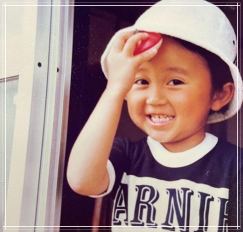 笑顔の有吉弘行さん幼少期