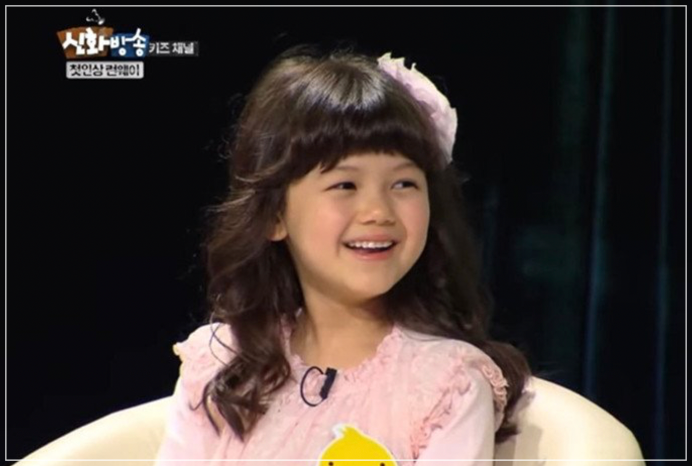 ピンクのドレスを着た幼少期のダニエルさん