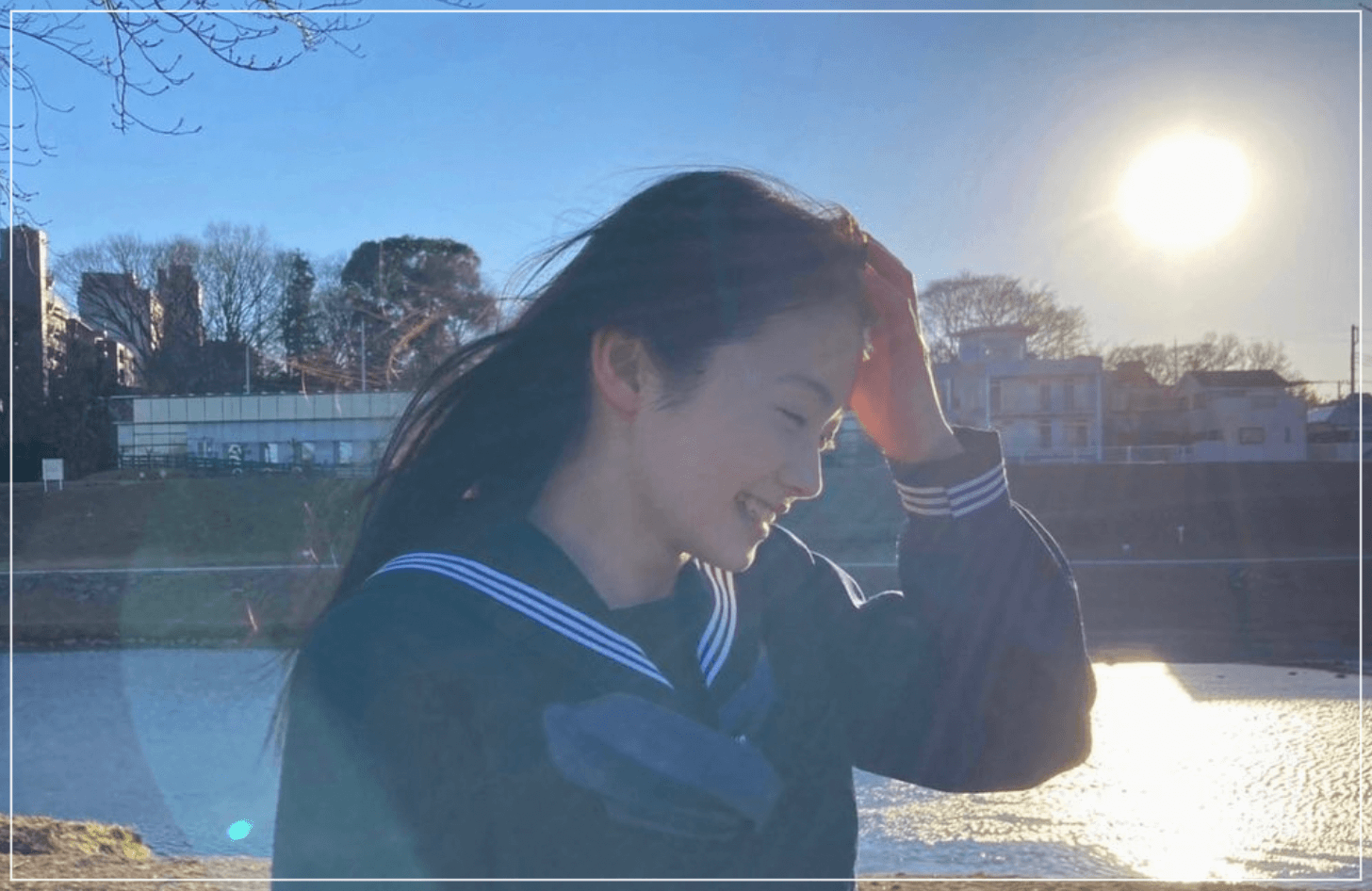 中学校の制服を着た南琴奈さん