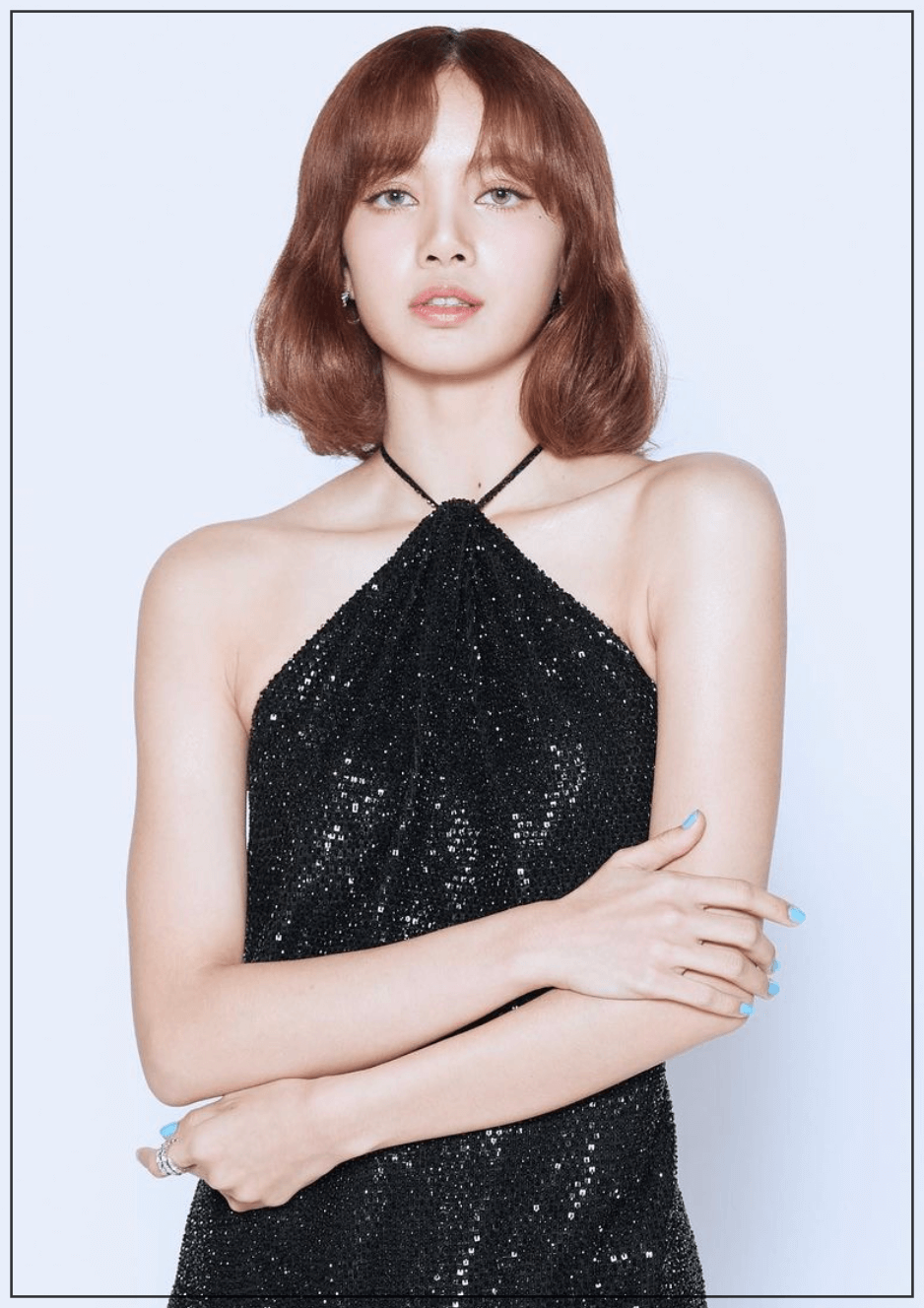 肩出しドレスがとんでもなく美しいと話題のBLACKPINKのリサ