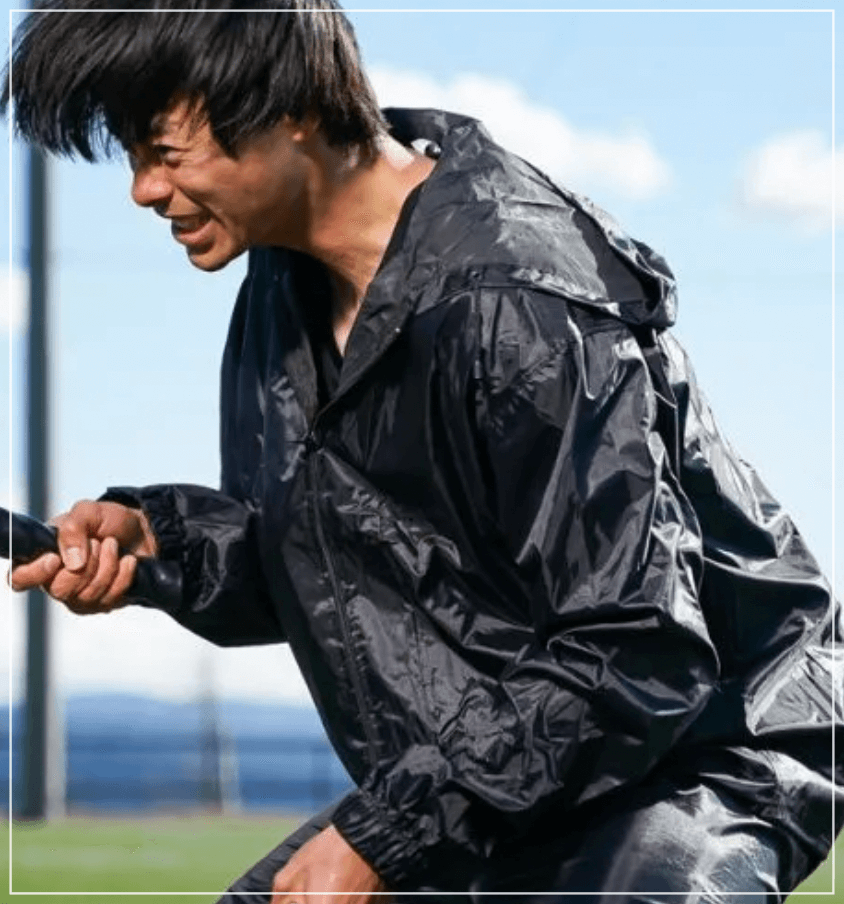 縄トレーニングをする三笘薫